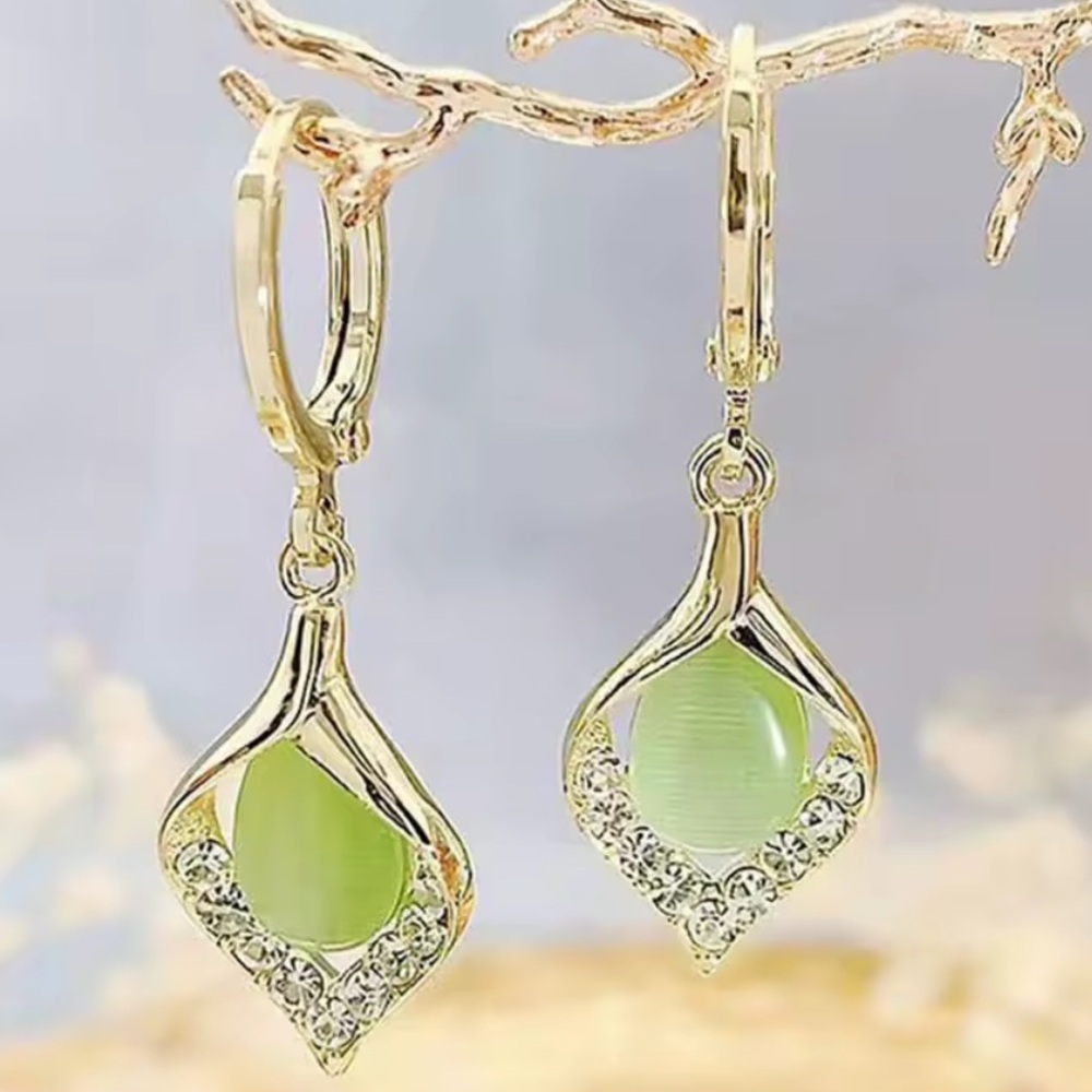 New!!! Classic Stone Green and Silver Color Drop Earrings